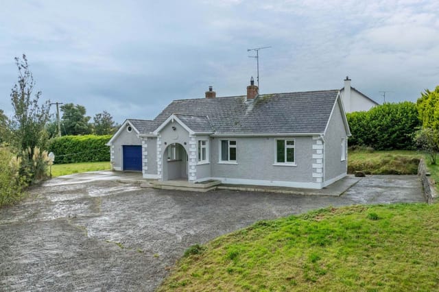 Front view of the bungalow and driveway