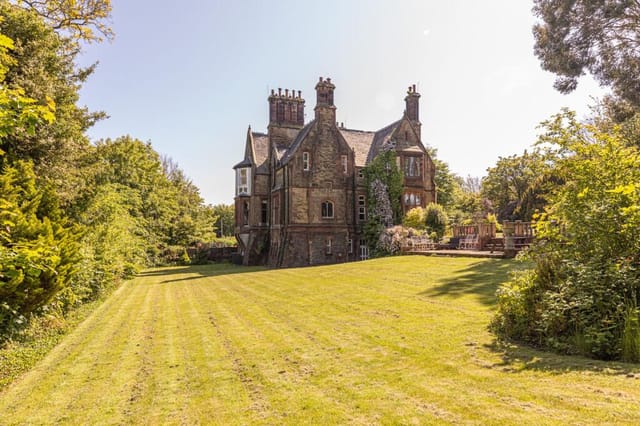 Front view of Millwood Manor