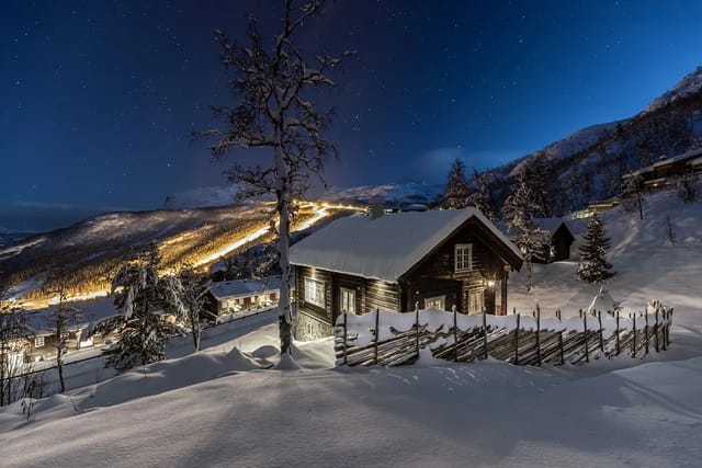 The cabin is beautifully situated with a wide view towards the ski resort and Hemsedal's majestic mountain panorama.