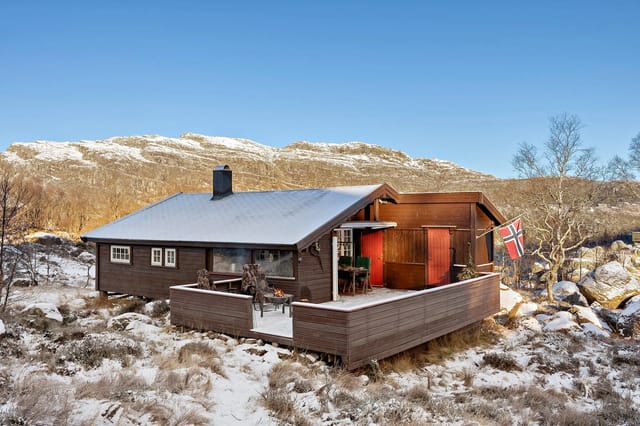 Welcome to the viewing of this cozy cabin with electricity, water, and sewage installed.