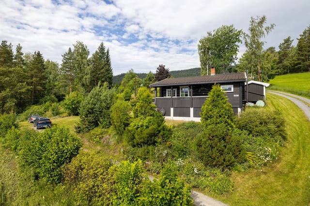 Welcome to Vestsidevegen 2667! Solid timber cabin from 1960.