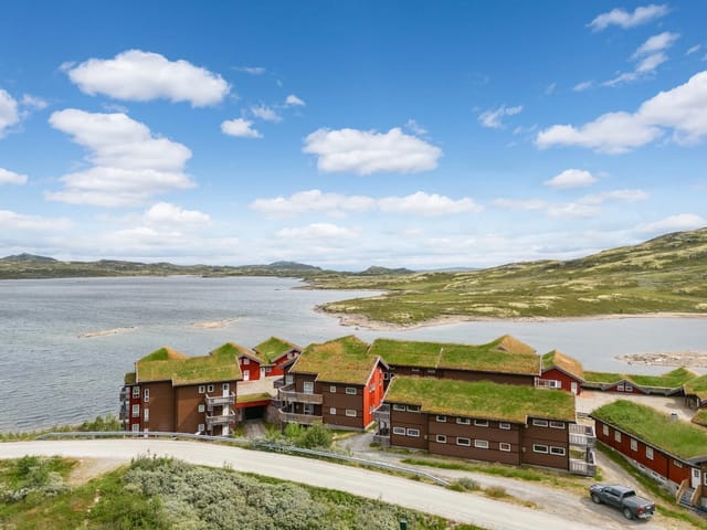 Welcome to Bergsjø and this stylish 3-room owner apartment at 1080 m.a.s.l.