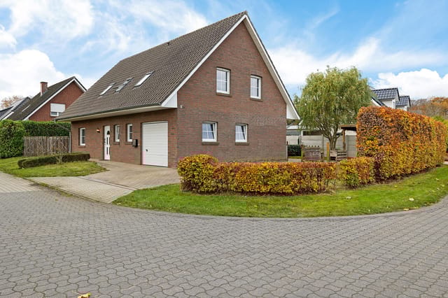 Front view of Tulpenstrasse 2