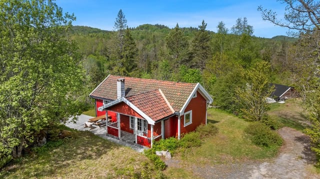 Welcome to this cozy holiday home at Holmeneveien 53!