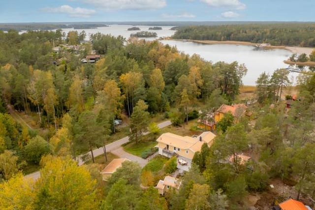 Exterior view of the villa and garden