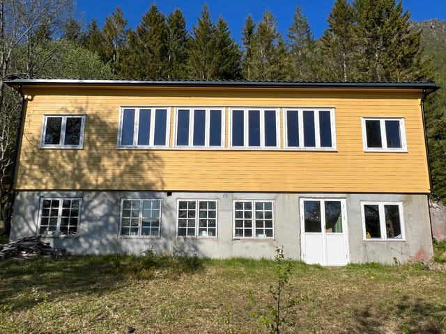 Roof from 2011, cladding and windows upper floor from 2015