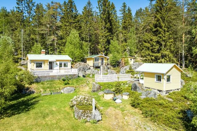 Front view of the summer cottage