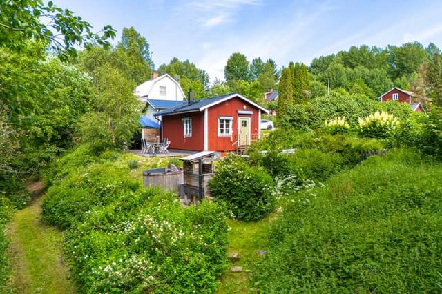 Cottage exterior view