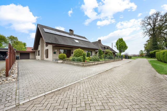 Front view of Eschstrasse 5