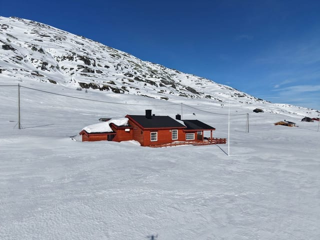 Welcome to Tyinosvegen 2268, presented by Garanti Indre Sogn v/ Malin Låksrud Øyre