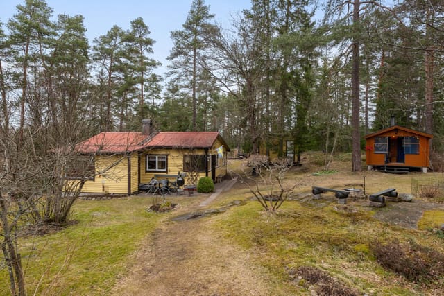Front view of the country home