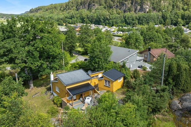 Front view of the cabin at Rognstranda 4