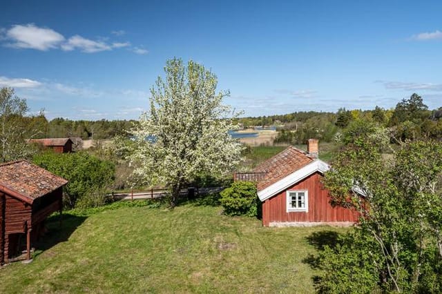 Exterior view of Ekenstugan cottage