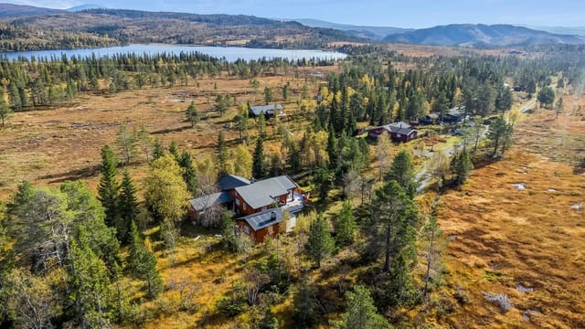 Welcome to this beautiful leisure property by the popular Hersjøen.