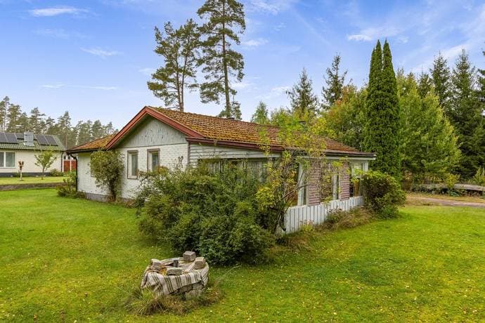 https://bilder.hemnet.se/images/itemgallery_cut/11/f8/11f8e3b53f7baaddbf91070a0acbabe8.jpg