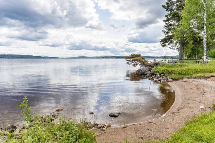 https://bilder.hemnet.se/images/itemgallery_cut/be/2d/be2df6095ed524ef12968d3a999f0c3e.jpg