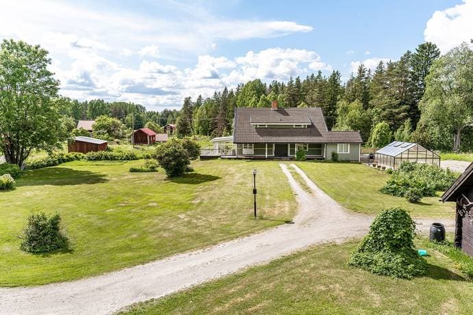 https://bilder.hemnet.se/images/itemgallery_cut/de/40/de40b1af8734957a501a5db655b99d18.jpg