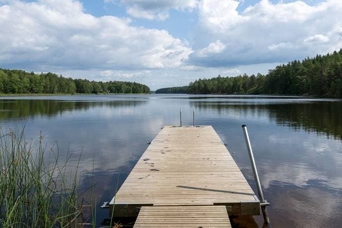 https://bilder.hemnet.se/images/itemgallery_cut/f7/15/f7151abf3f6fcb4c2dc485d0cdb2fbba.jpg