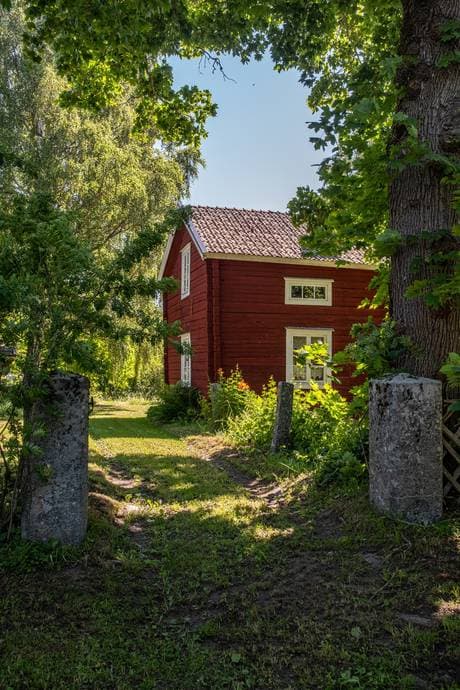 https://bilder.hemnet.se/images/itemgallery_portrait_cut/dc/f8/dcf851b69360e9d2d1043196617d37d6.jpg