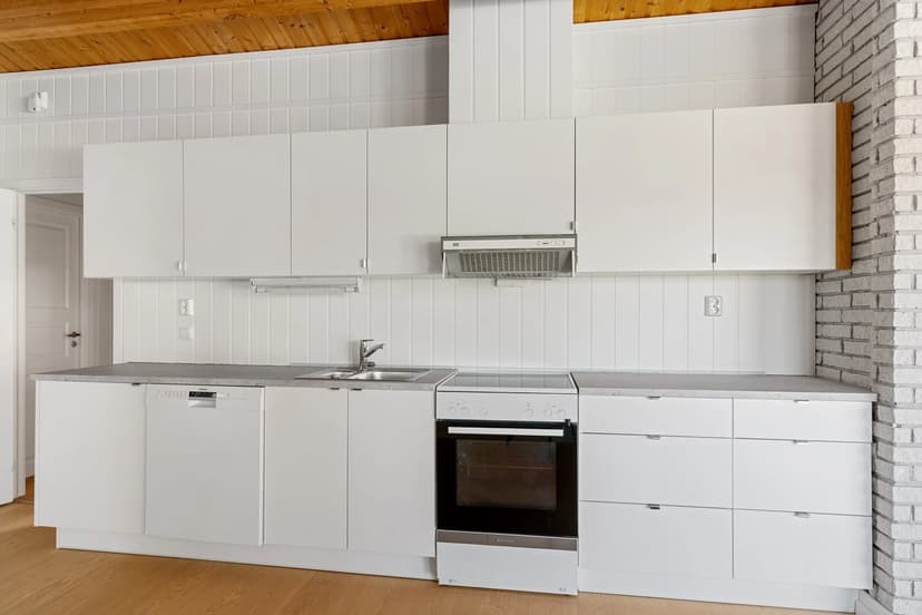 https://images.finncdn.no/dynamic/1600w_webp/2025/6/vertical-2/20/2/413/484/782_5155a180-9fc5-44e5-9b7c-823f41bd0331.jpg
