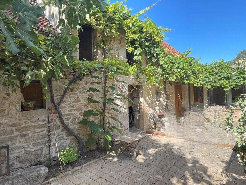 https://media.rightmove.co.uk/100k/99383/167217230/99383_99383_12756776_IMG_01_0000.jpeg
