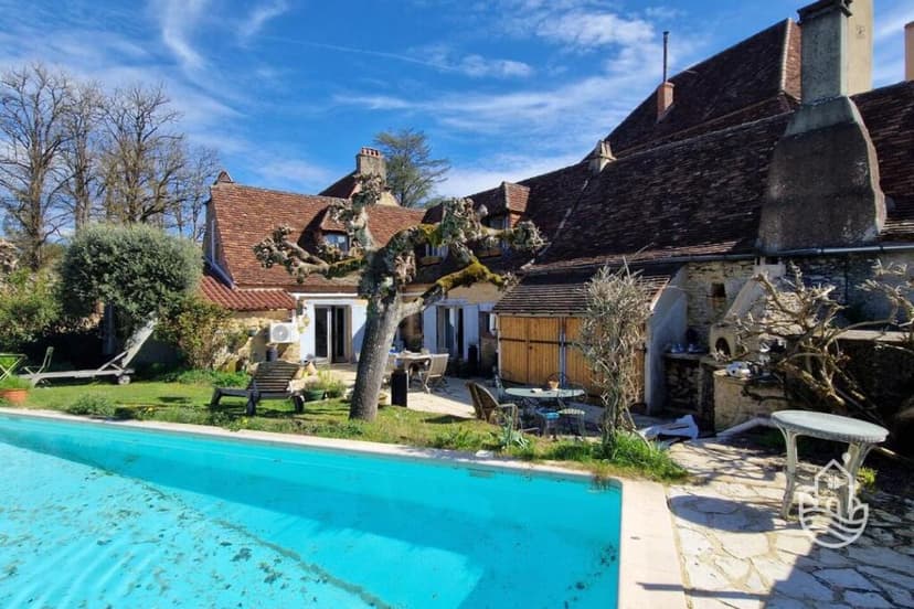 https://media.rightmove.co.uk/101k/100519/167101136/100519_100519_527915_IMG_01_0000.jpeg