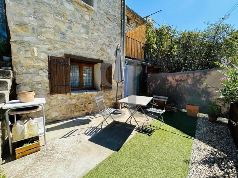 https://media.rightmove.co.uk/101k/100519/168347882/100519_100519_630022_IMG_02_0000.jpeg