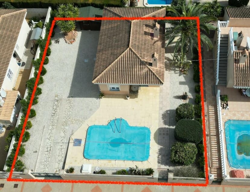 https://media.rightmove.co.uk/103k/102802/132958760/102802_HVH-MDC1LM_IMG_02_0000.jpeg