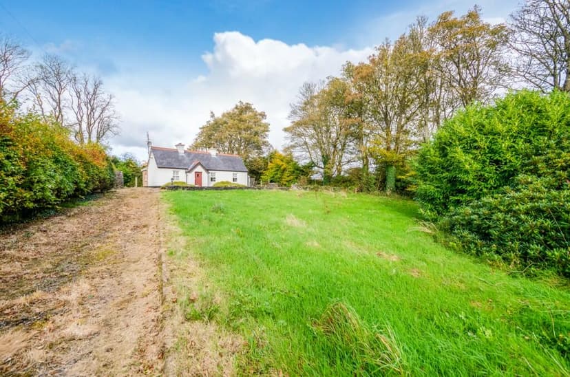 https://media.rightmove.co.uk/105k/104918/141912788/104918_NephinCottage_IMG_00_0000.jpeg