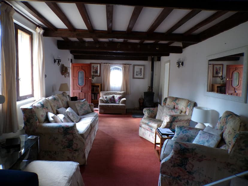 https://media.rightmove.co.uk/113k/112003/167891189/112003_AG55_IMG_02_0000.jpeg
