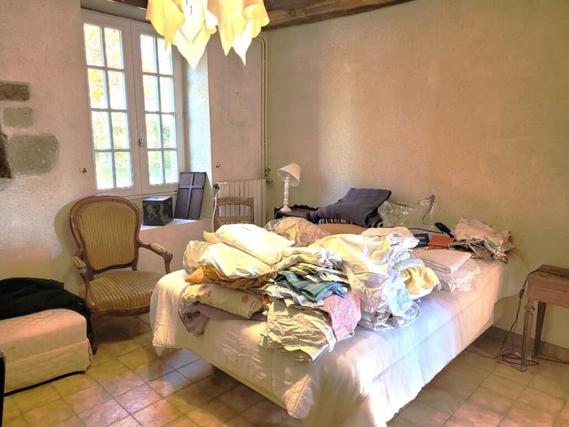 https://media.rightmove.co.uk/156k/155729/168364067/155729_6164115_IMG_02_0000.jpeg