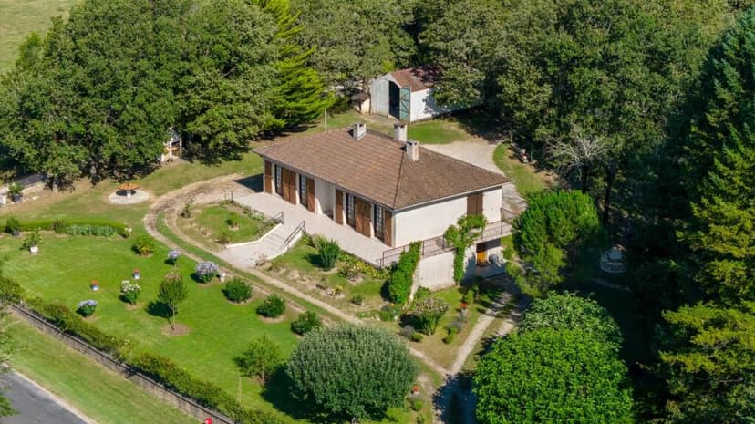 https://media.rightmove.co.uk/171k/170807/160543448/170807_BVI75670_IMG_01_0000.jpeg