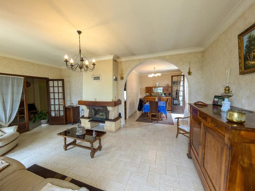 https://media.rightmove.co.uk/171k/170807/160543448/170807_BVI75670_IMG_02_0000.jpeg