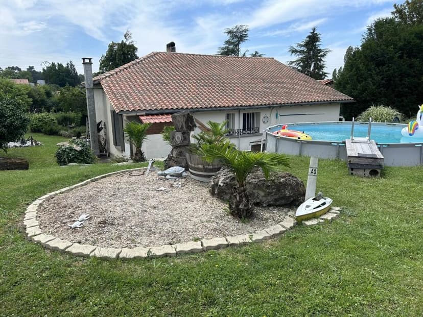 https://media.rightmove.co.uk/171k/170807/164216552/170807_BVI71116_IMG_01_0000.jpeg