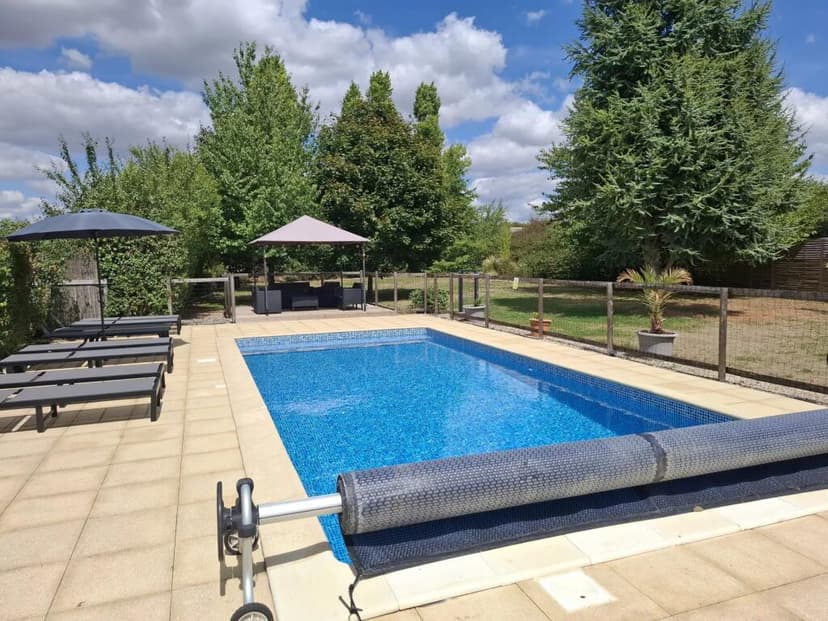 https://media.rightmove.co.uk/171k/170807/167120243/170807_BVI81469_IMG_01_0000.jpeg