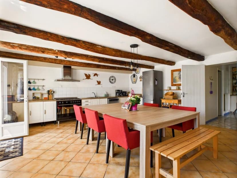 https://media.rightmove.co.uk/171k/170807/167120243/170807_BVI81469_IMG_02_0000.jpeg