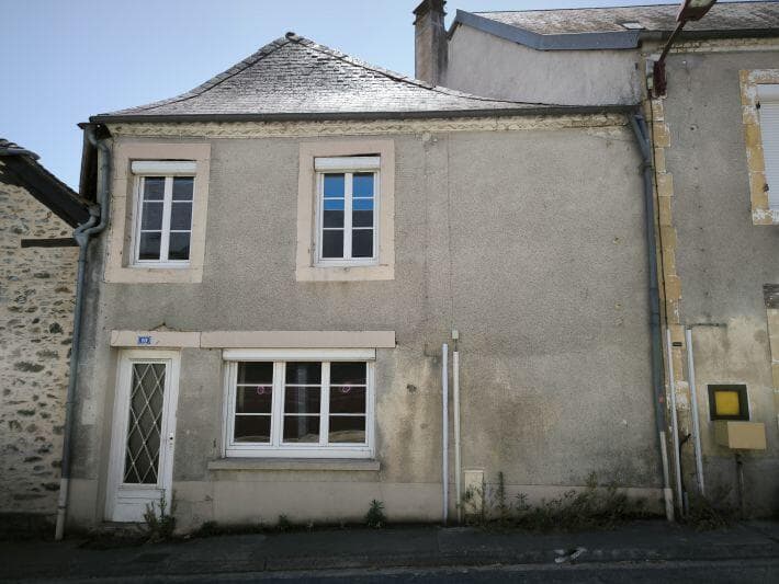 https://media.rightmove.co.uk/56k/55209/167384384/55209_55209_AMR00113_IMG_02_0000.jpeg
