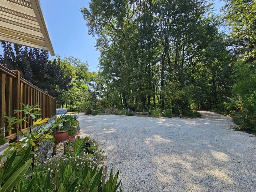 https://media.rightmove.co.uk/56k/55209/168456236/55209_55209_VAN00555_IMG_01_0000.jpeg