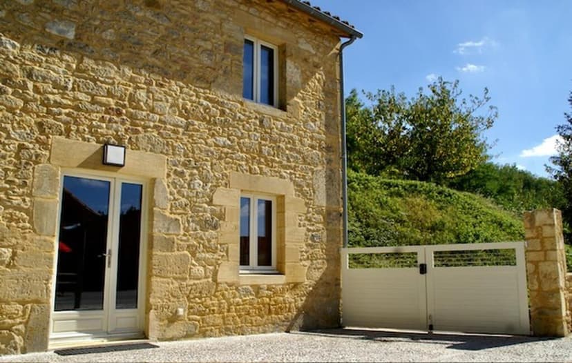 https://media.rightmove.co.uk/67k/66951/164849828/66951_AP2288-1_IMG_02_0000.jpeg