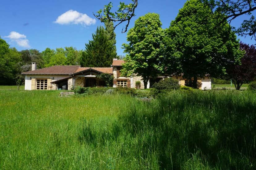 https://media.rightmove.co.uk/82k/81218/161849621/81218_75011165628-1_IMG_01_0000.jpeg