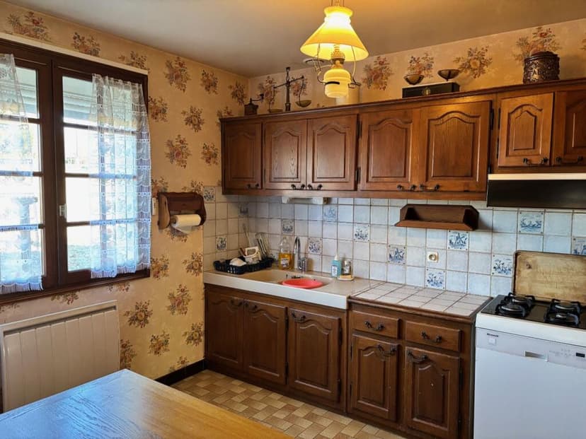 https://media.rightmove.co.uk/82k/81218/161849843/81218_75011164606-1_IMG_02_0000.jpeg