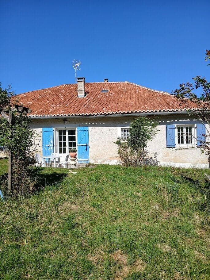 https://media.rightmove.co.uk/82k/81218/163639394/81218_75011165946-1_IMG_01_0000.jpeg