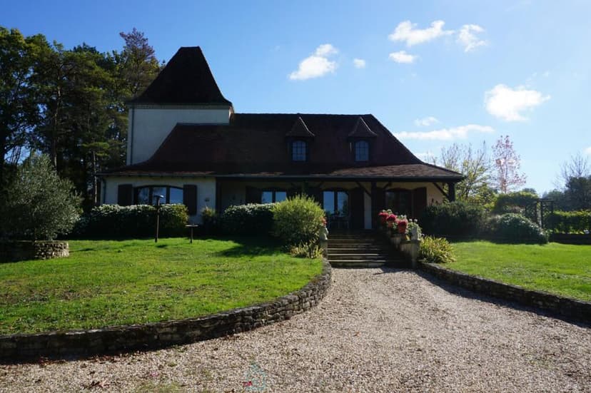 https://media.rightmove.co.uk/82k/81218/165563264/81218_75011167262-1_IMG_02_0000.jpeg