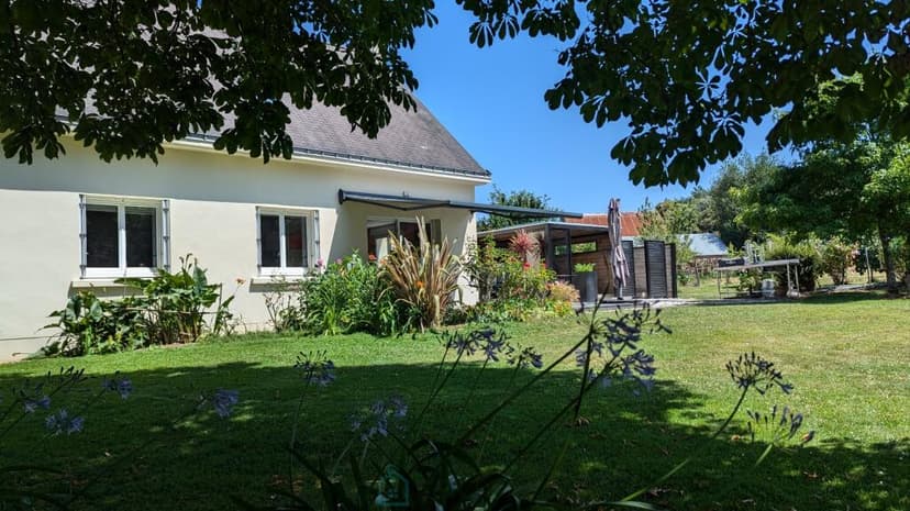https://media.rightmove.co.uk/82k/81218/165563528/81218_75011167057-1_IMG_01_0000.jpeg