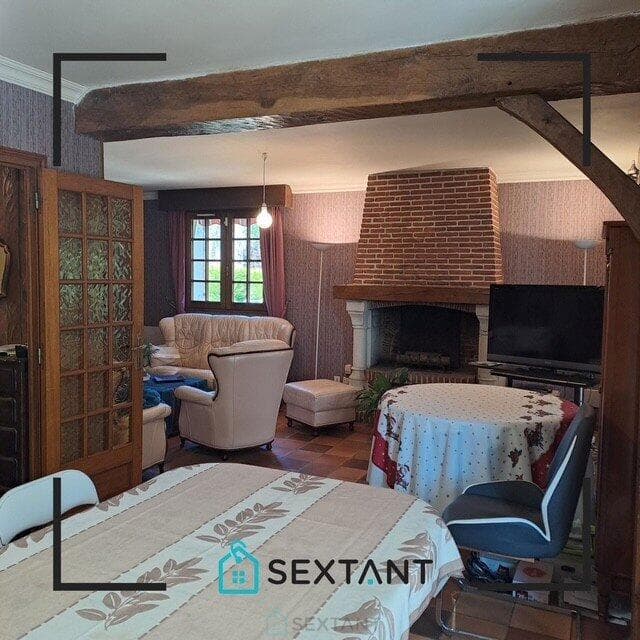 https://media.rightmove.co.uk/82k/81218/165563711/81218_75011167563-1_IMG_02_0000.jpeg