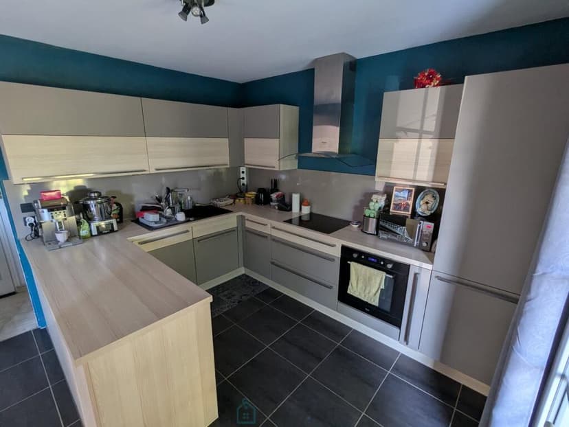 https://media.rightmove.co.uk/82k/81218/169385114/81218_75011169448-1_IMG_02_0000.jpeg