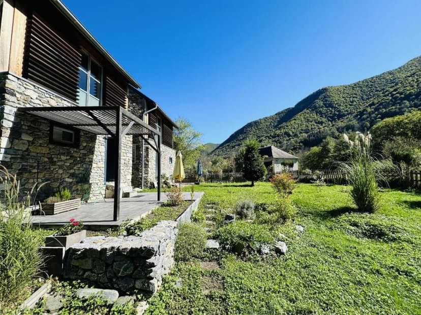 https://media.rightmove.co.uk/95k/94792/161832608/94792_94792_C731E7ADB2AB4100_IMG_01_0000.jpeg