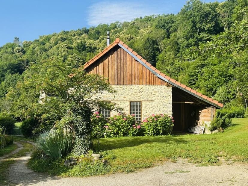 https://media.rightmove.co.uk/95k/94792/164488412/94792_E1FB012E9E8B4E32_IMG_02_0000.jpeg