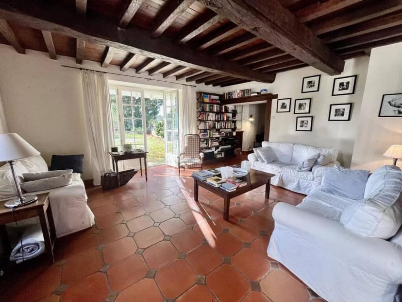 https://media.rightmove.co.uk/property-photo/044bcd8ad/89494098/044bcd8ad140122785ddbafa829e83a9.jpeg