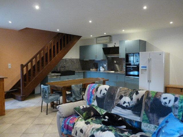 https://media.rightmove.co.uk/property-photo/0f0a2458a/94381053/0f0a2458ab5b5b1c7e53939a1494ad14.jpeg